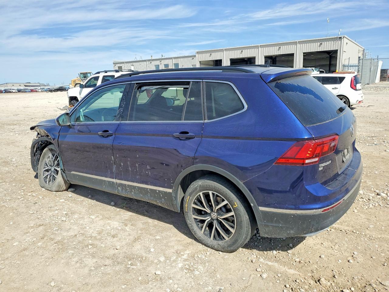 2021 VOLKSWAGEN TIGUAN SE photo 3