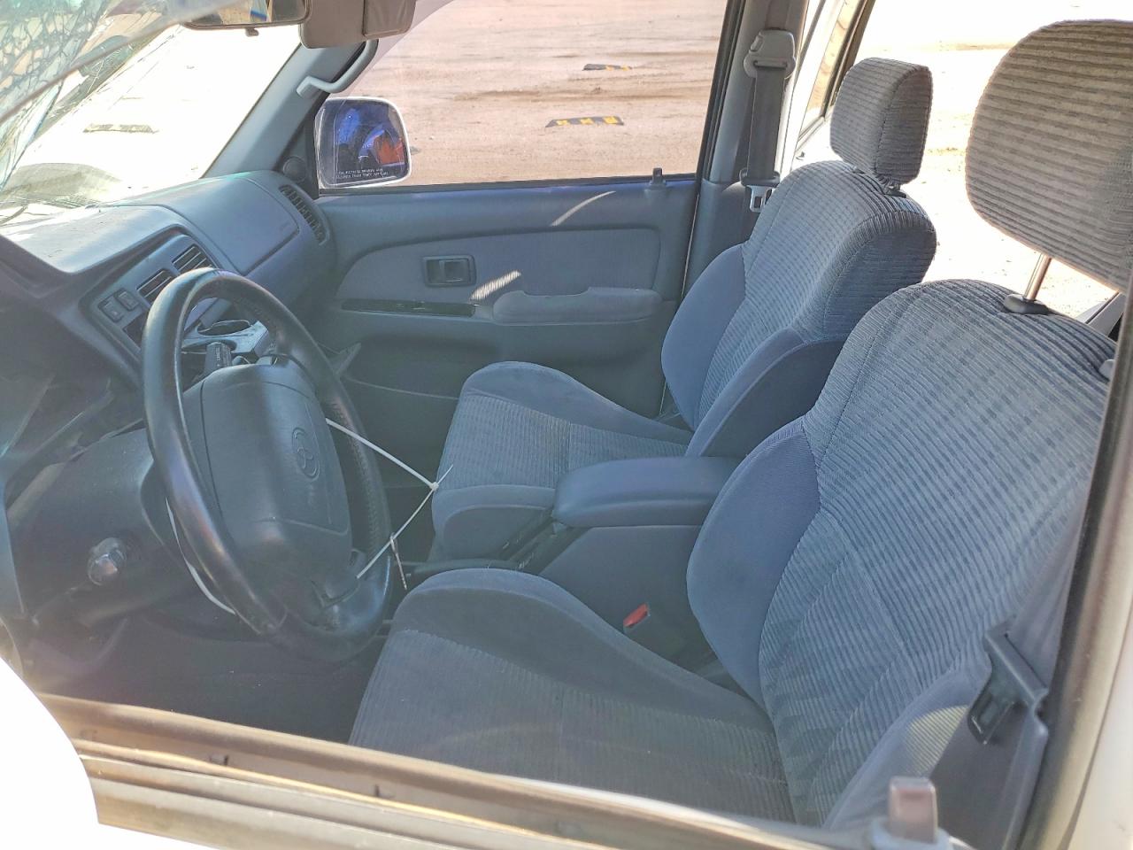 1996 TOYOTA 4RUNNER SR5 photo 13