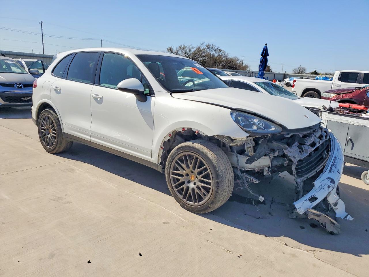 2017 PORSCHE CAYENNE photo 4