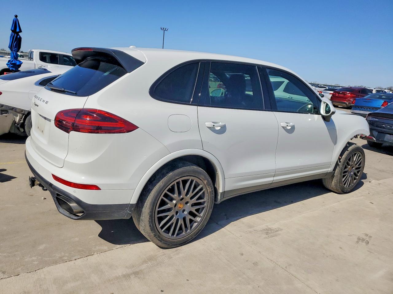 2017 PORSCHE CAYENNE photo 3