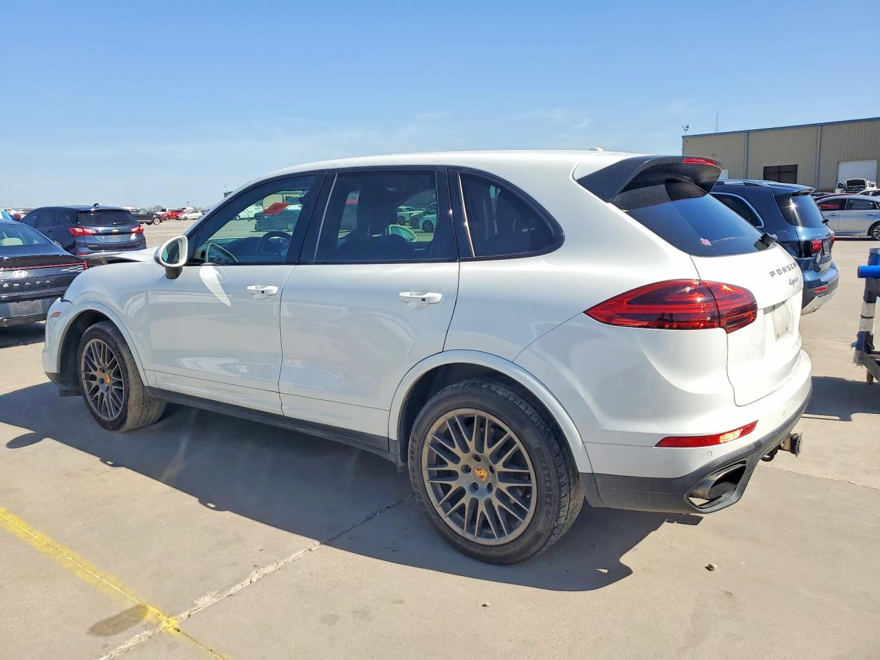 2017 PORSCHE CAYENNE photo 2