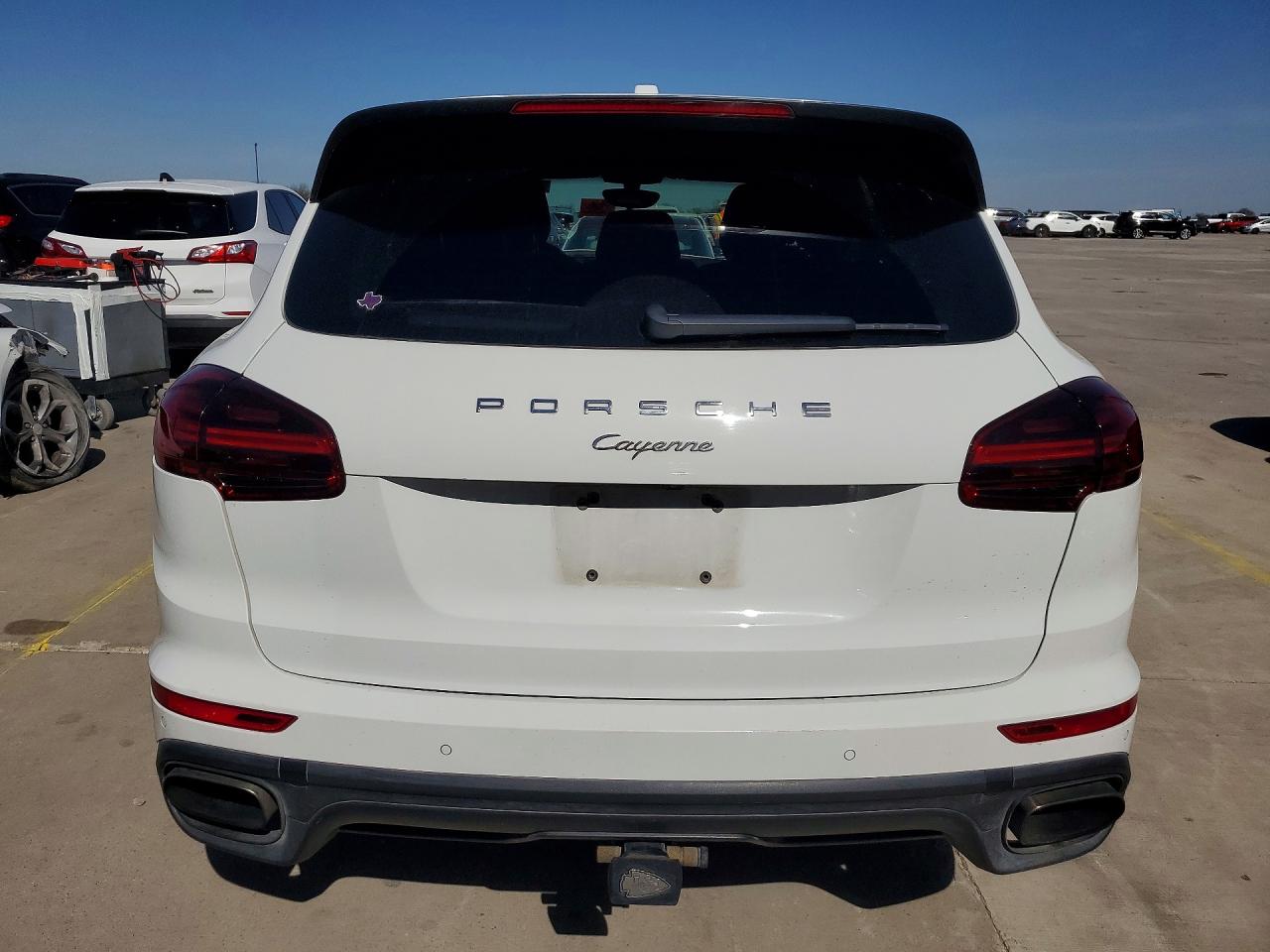 2017 PORSCHE CAYENNE photo 6
