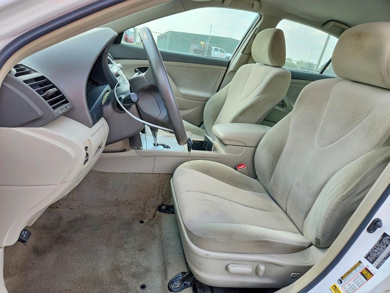 2011 TOYOTA CAMRY photo 7