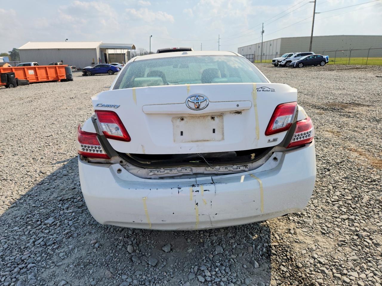 2011 TOYOTA CAMRY photo 6