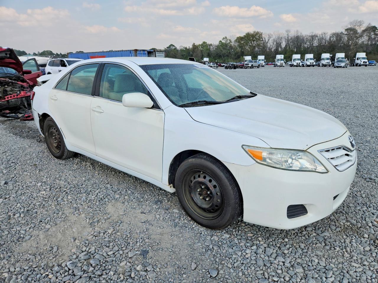2011 TOYOTA CAMRY photo 4