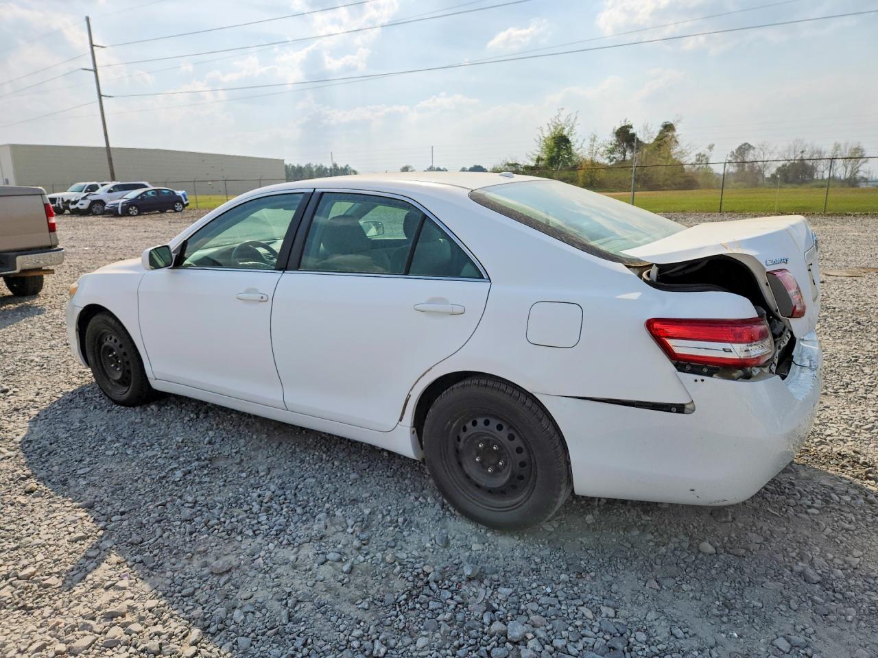 2011 TOYOTA CAMRY photo 2