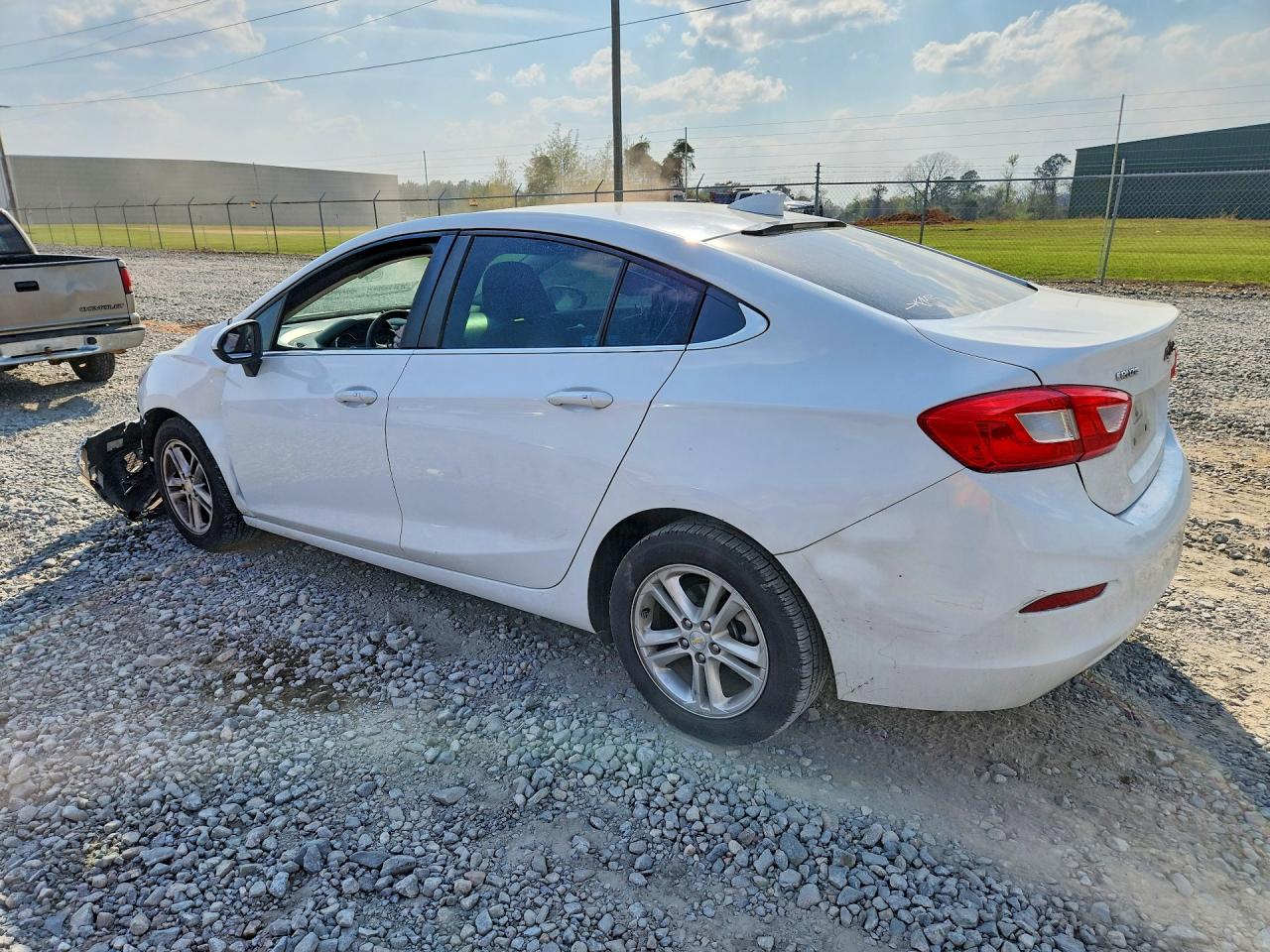 2017 CHEVROLET CRUZE LT photo 3