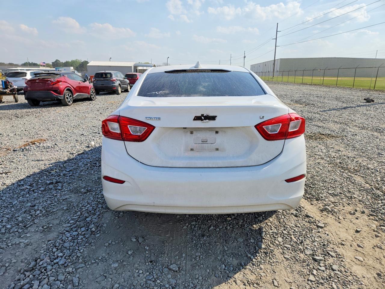 2017 CHEVROLET CRUZE LT photo 11