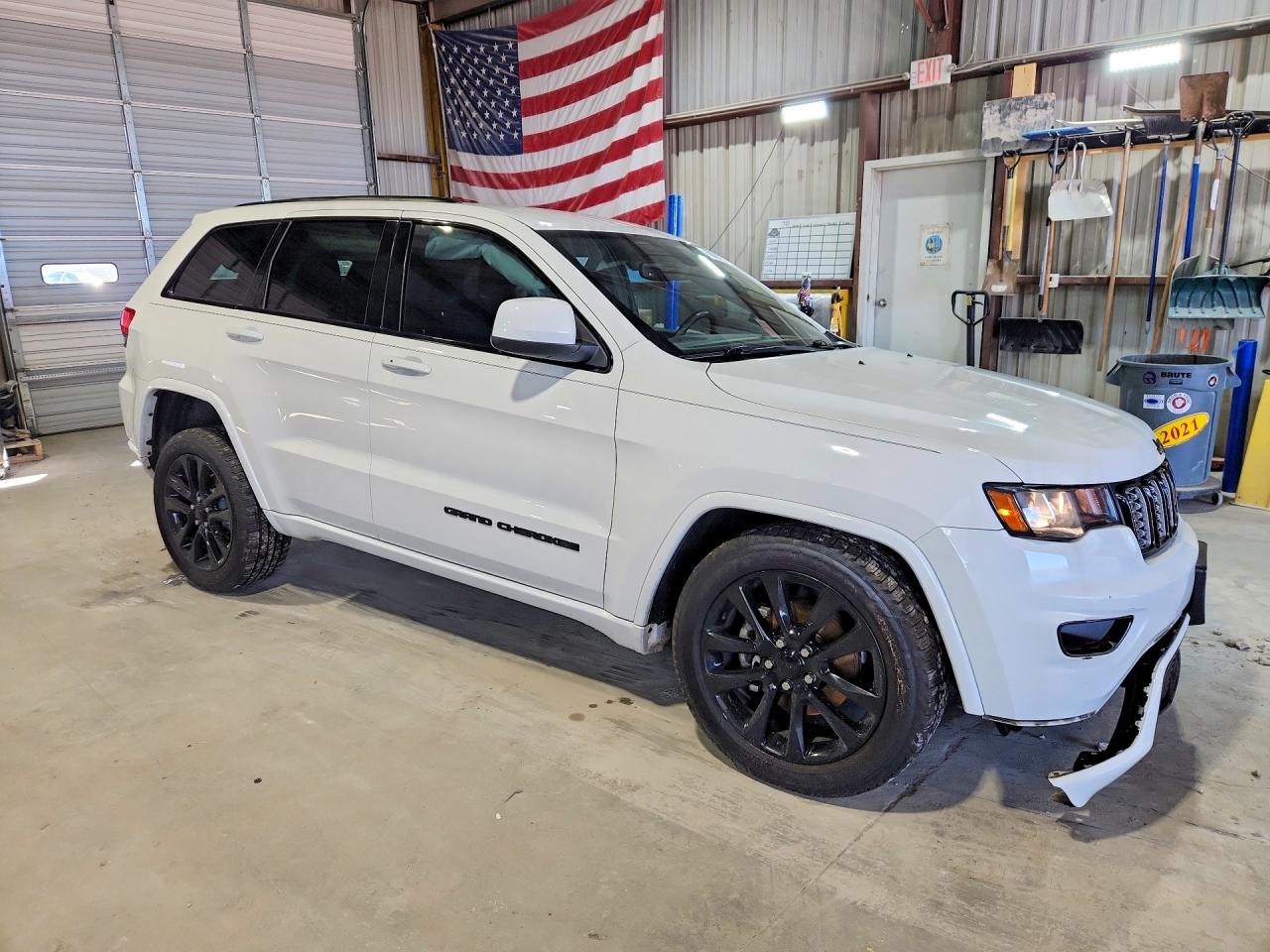 2018 JEEP GRAND CHEROKEE LAREDO photo 4