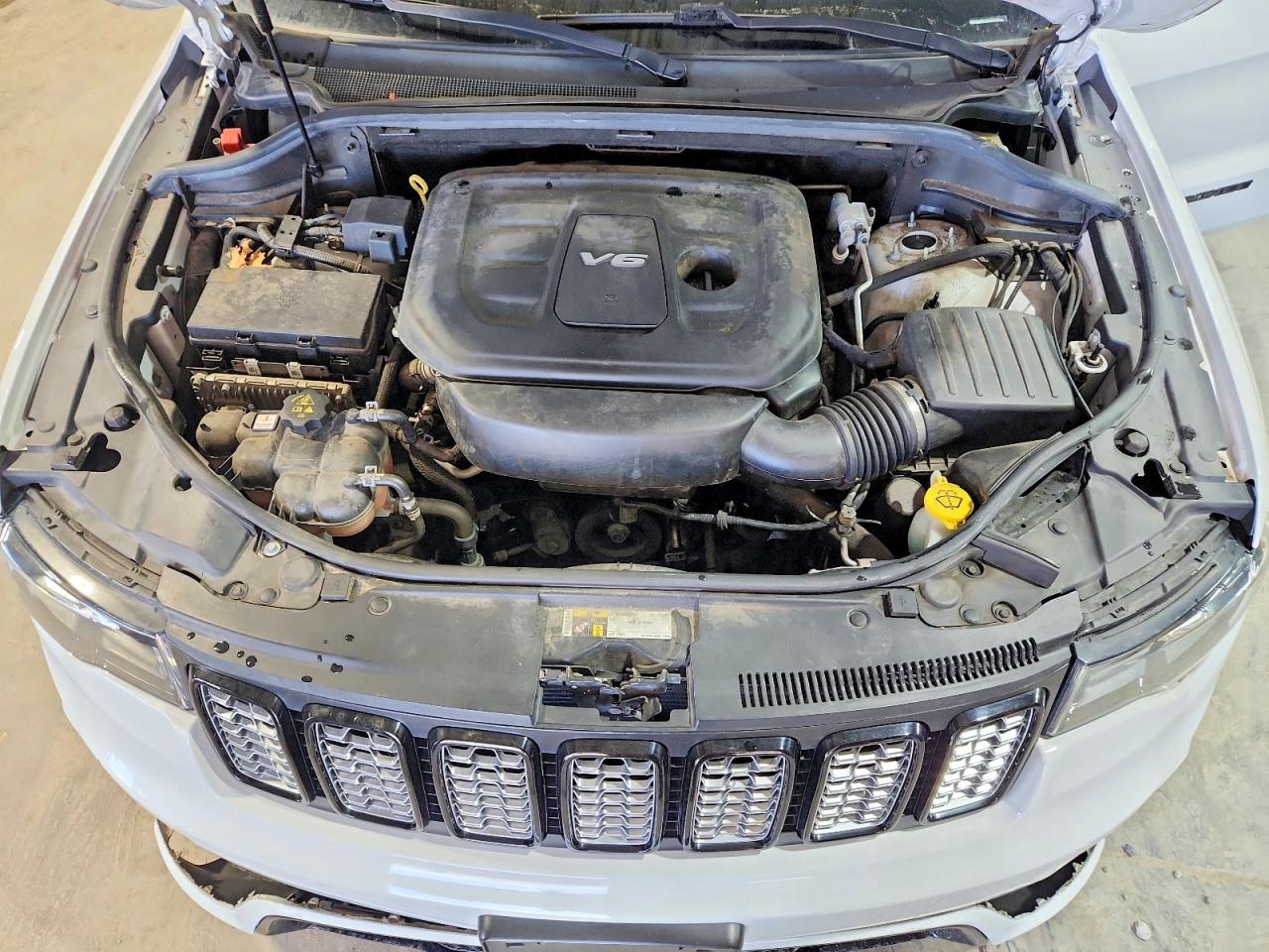 2018 JEEP GRAND CHEROKEE LAREDO photo 12