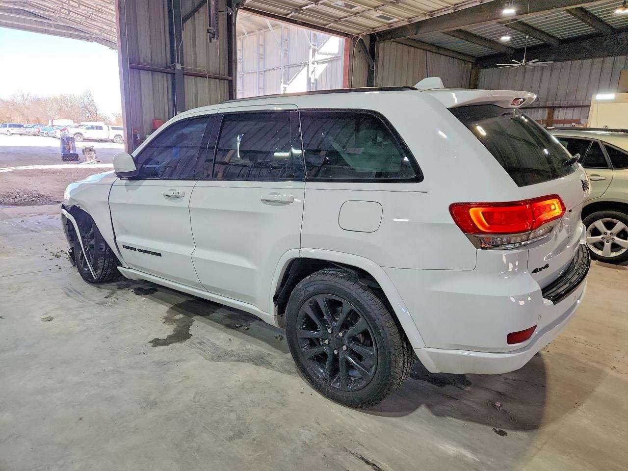 2018 JEEP GRAND CHEROKEE LAREDO photo 2