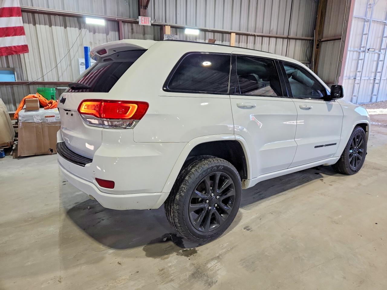 2018 JEEP GRAND CHEROKEE LAREDO photo 3