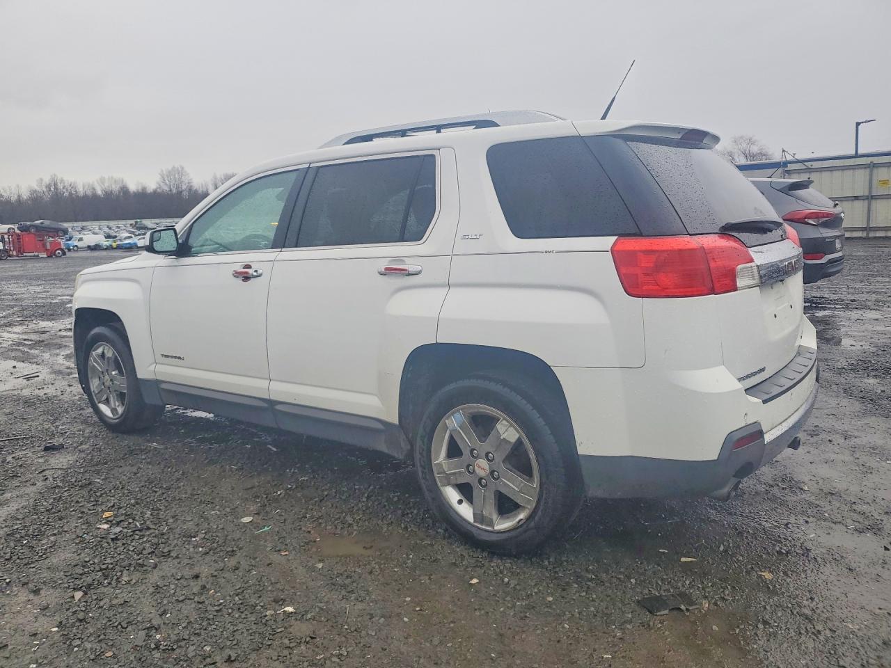 2012 GMC TERRAIN SLT photo 3