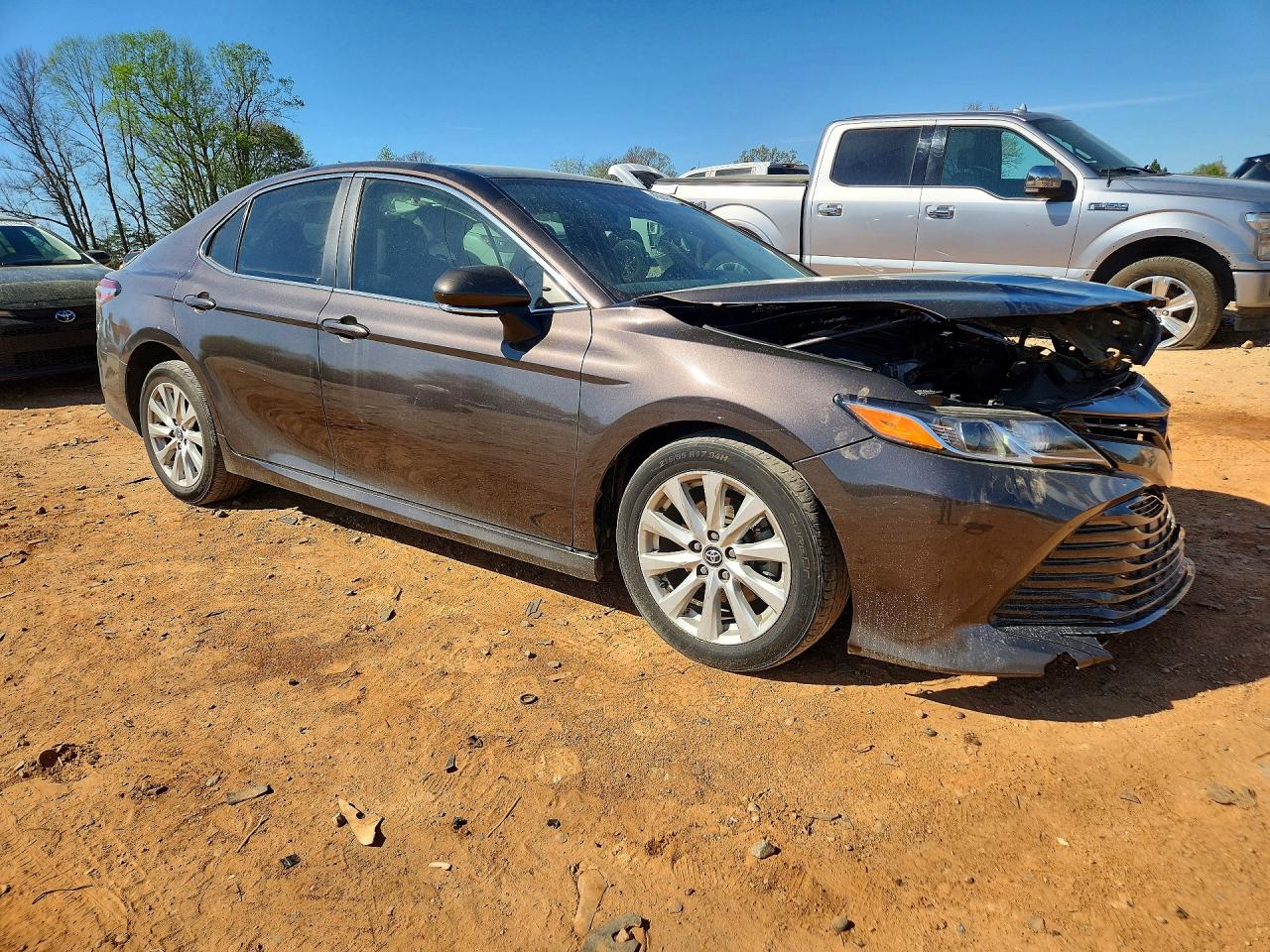 2019 TOYOTA CAMRY LE photo 4