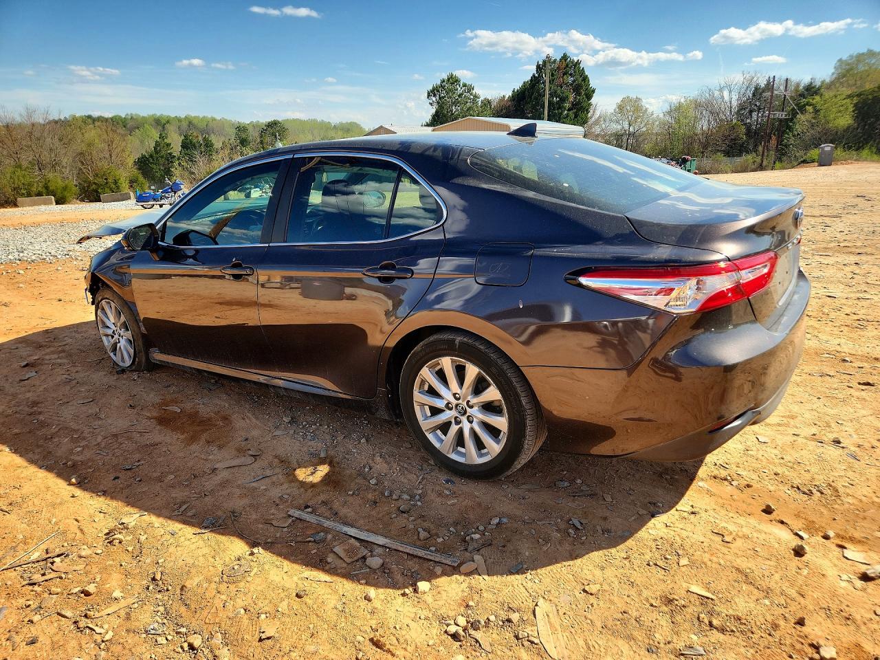 2019 TOYOTA CAMRY LE photo 2