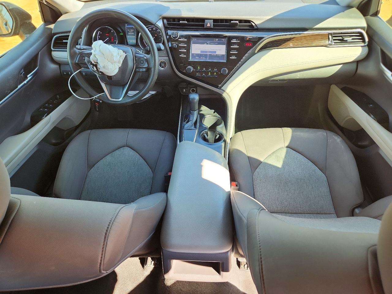 2019 TOYOTA CAMRY LE photo 8