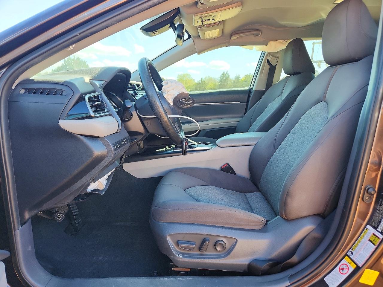 2019 TOYOTA CAMRY LE photo 7
