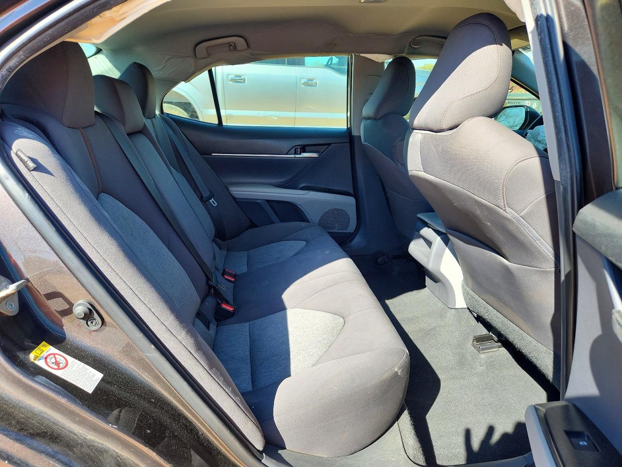 2019 TOYOTA CAMRY LE photo 10