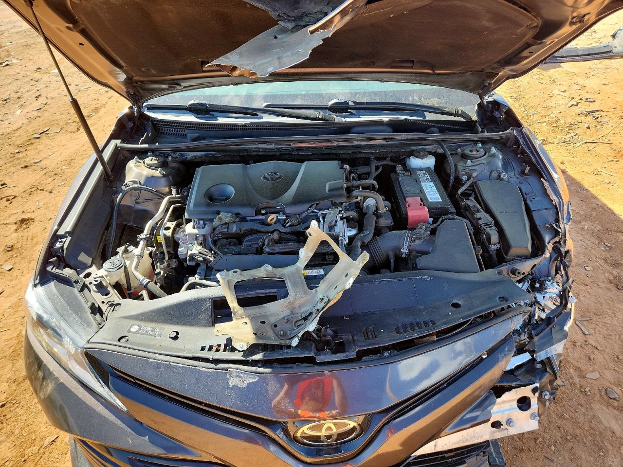 2019 TOYOTA CAMRY LE photo 11