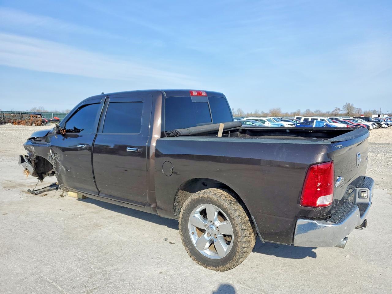 2017 RAM 1500 SLT photo 2