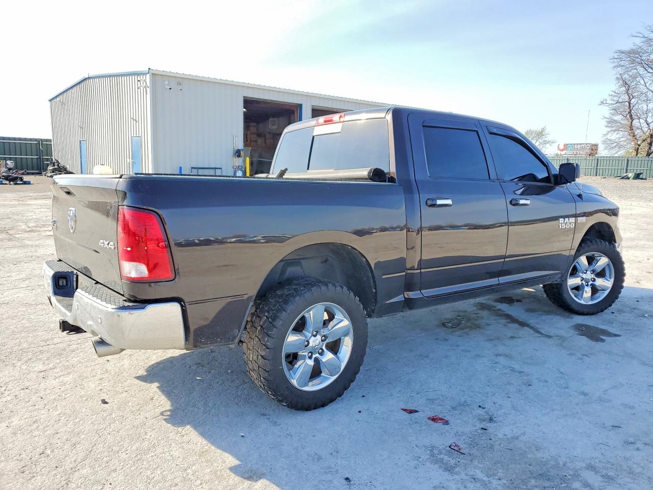 2017 RAM 1500 SLT photo 3