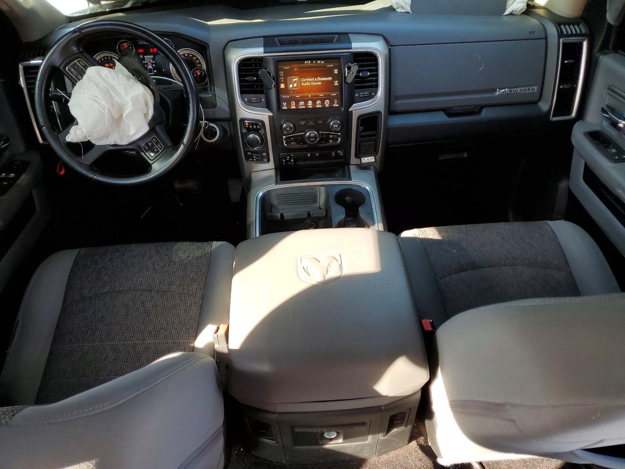 2017 RAM 1500 SLT photo 8