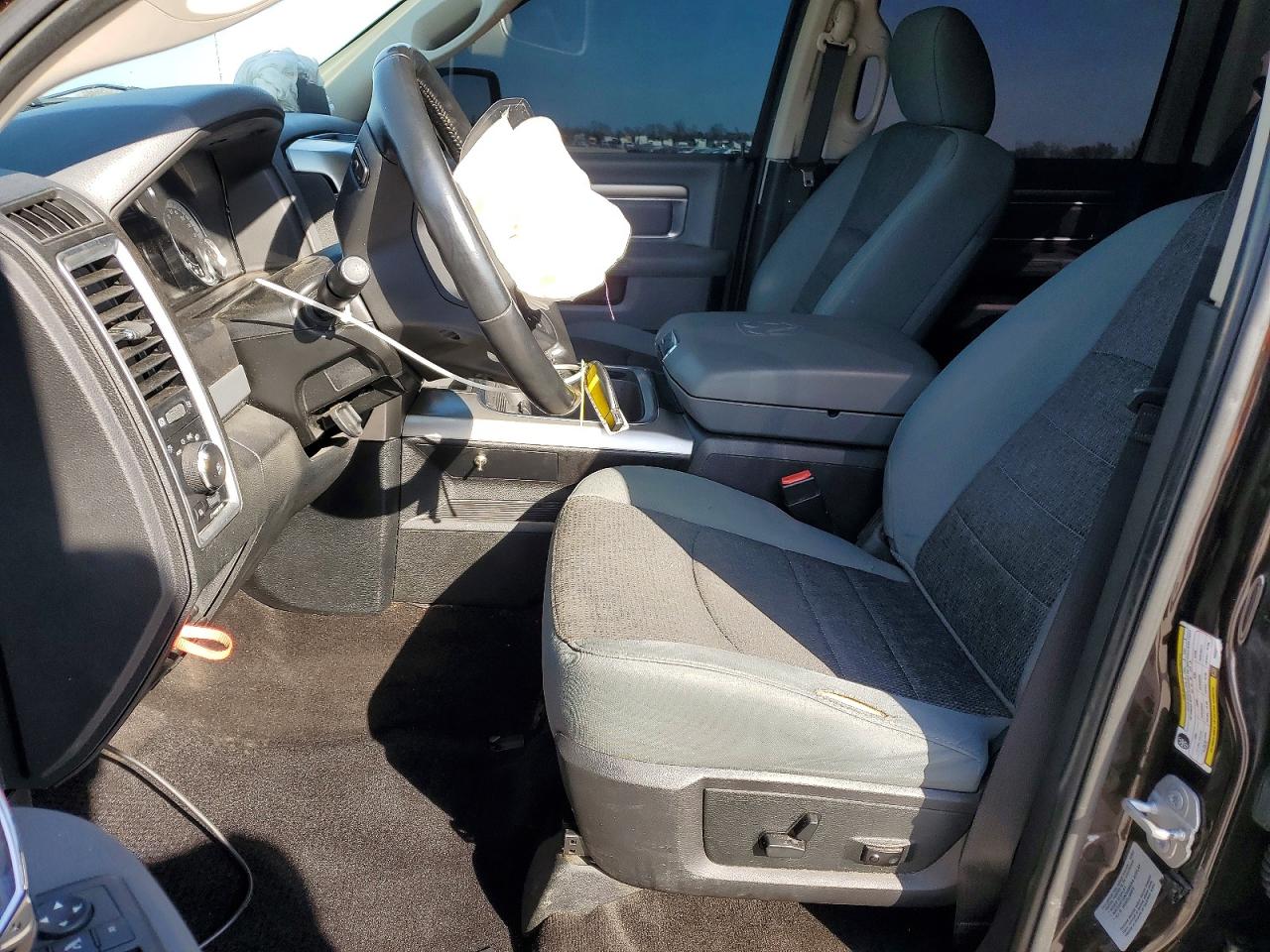 2017 RAM 1500 SLT photo 7