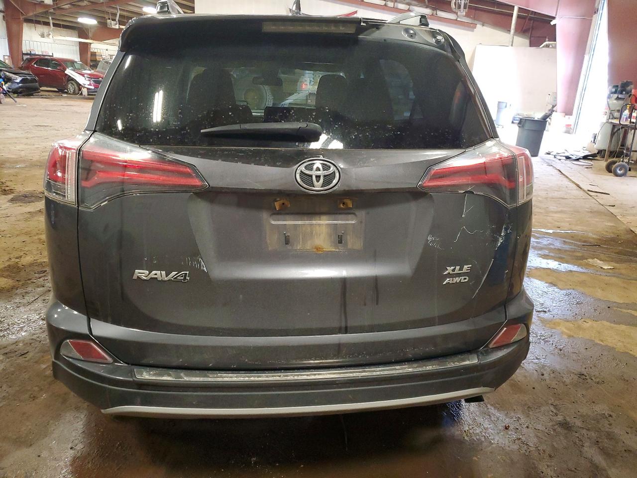 2018 TOYOTA RAV4 XLE photo 6