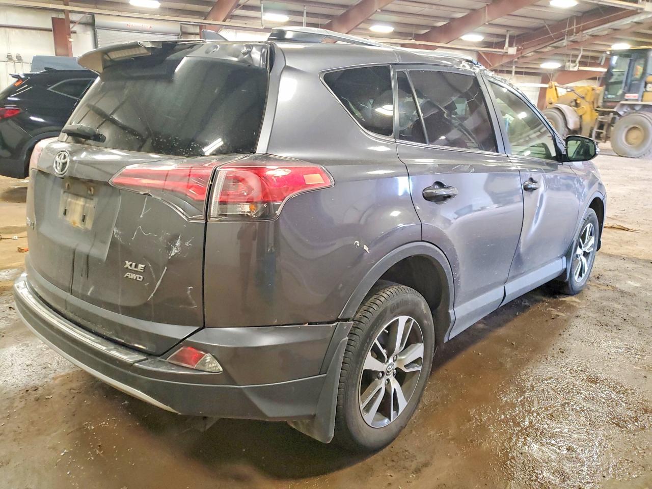 2018 TOYOTA RAV4 XLE photo 3