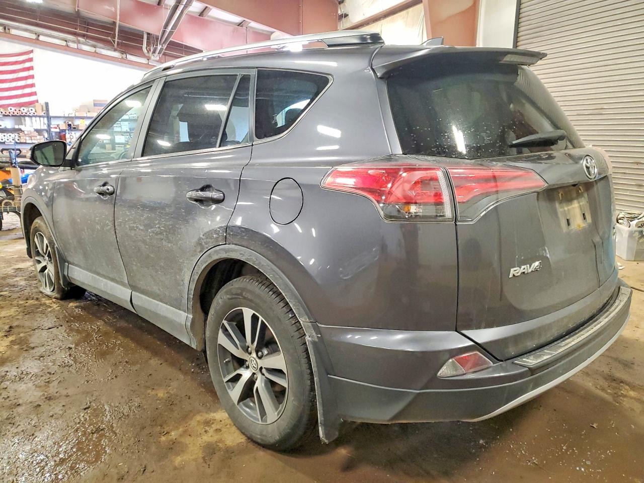 2018 TOYOTA RAV4 XLE photo 2