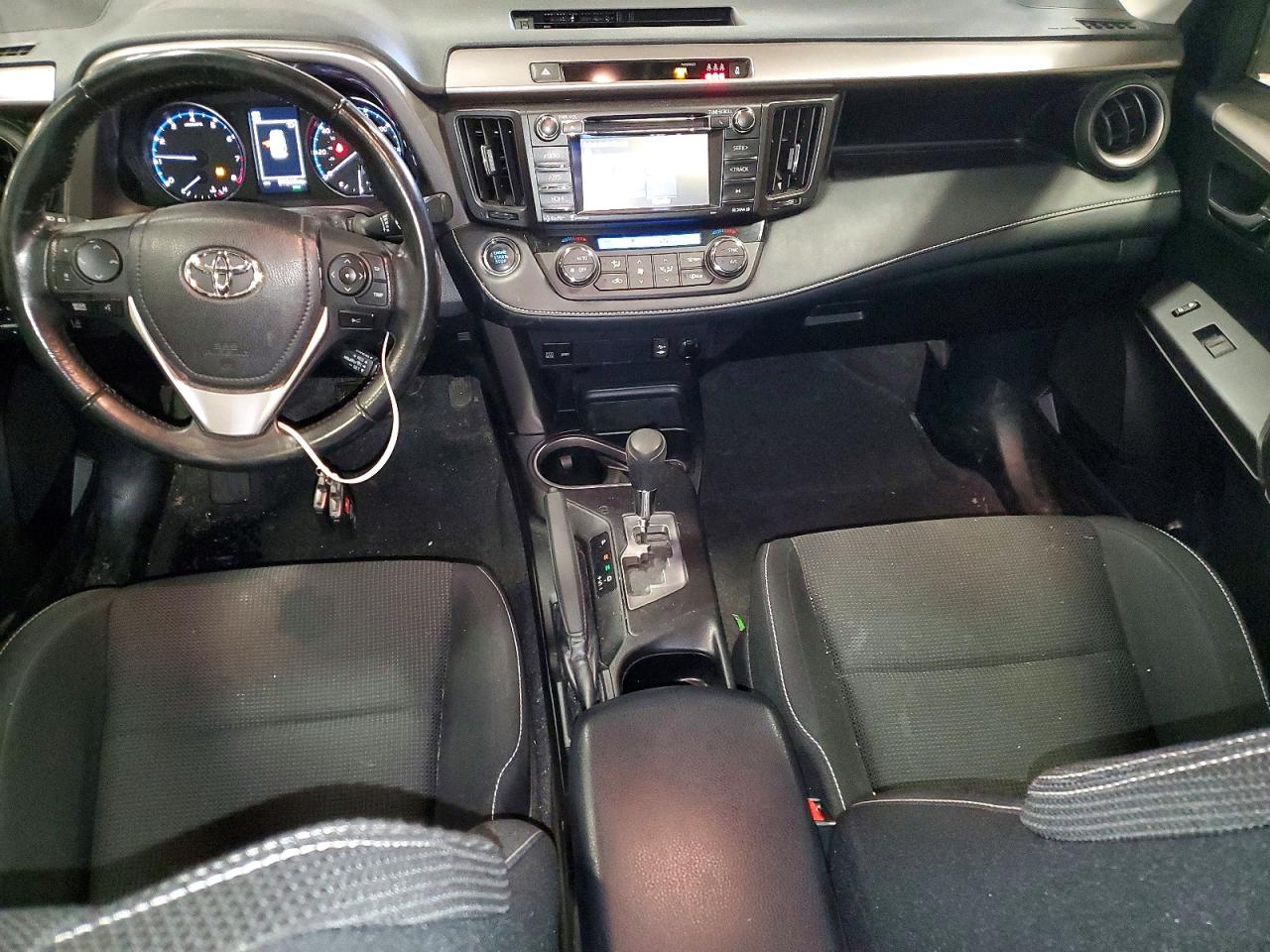 2018 TOYOTA RAV4 XLE photo 8
