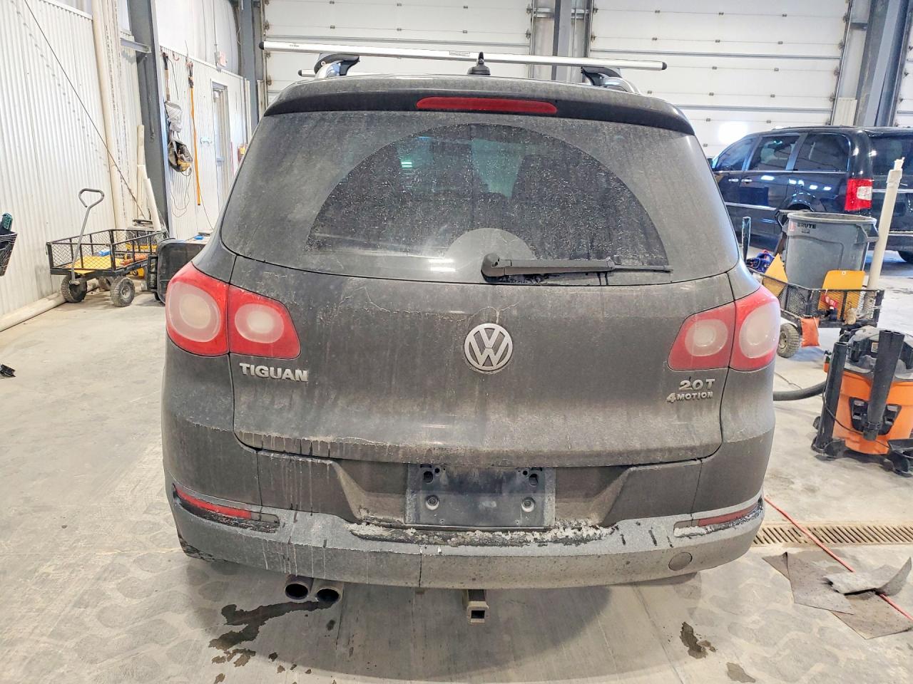 2011 VOLKSWAGEN TIGUAN S photo 6