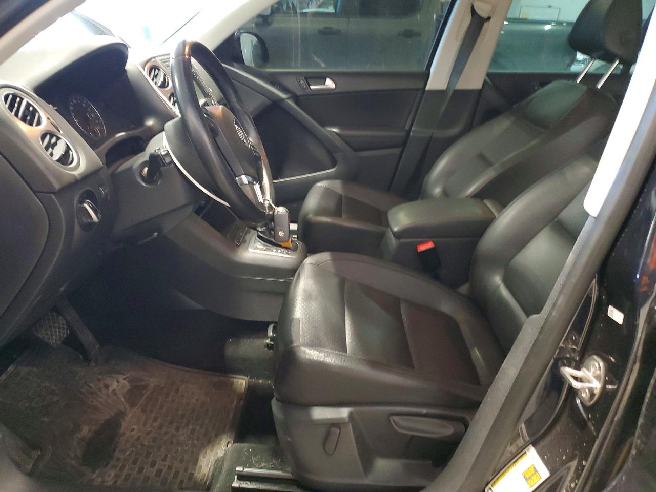 2011 VOLKSWAGEN TIGUAN S photo 7