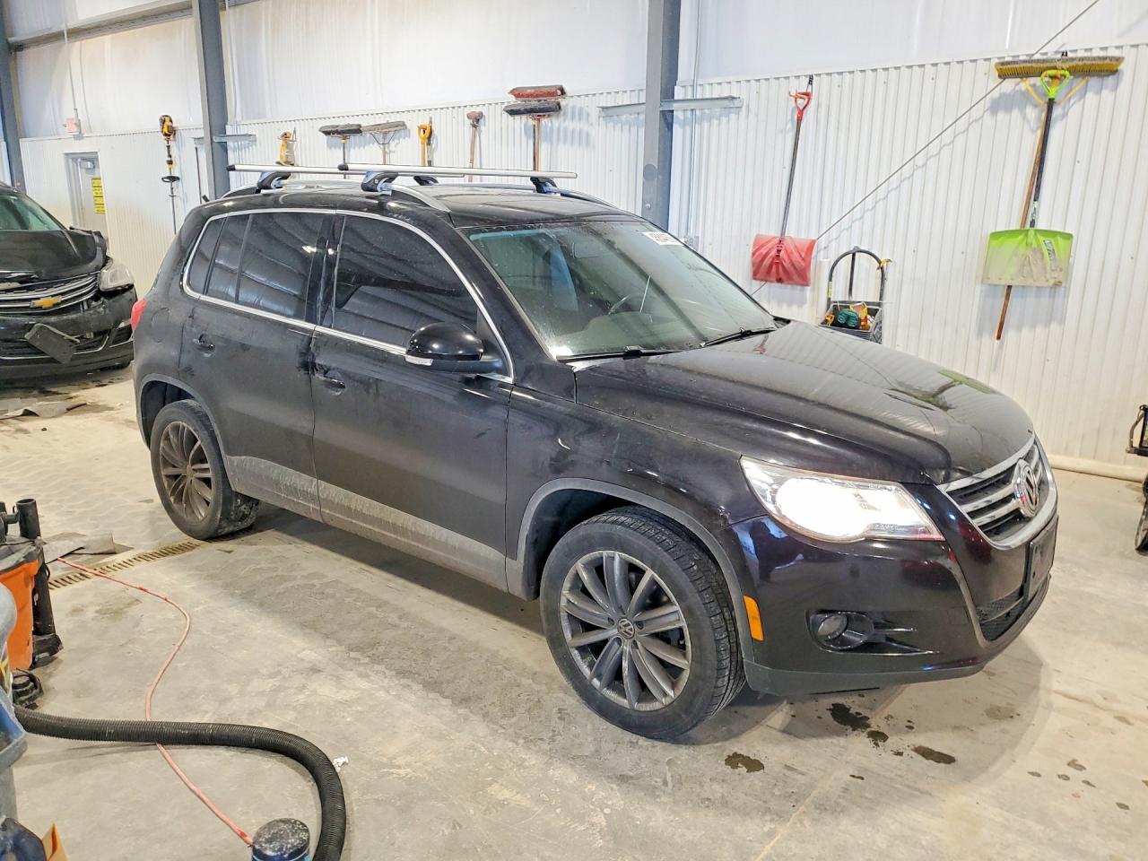 2011 VOLKSWAGEN TIGUAN S photo 4