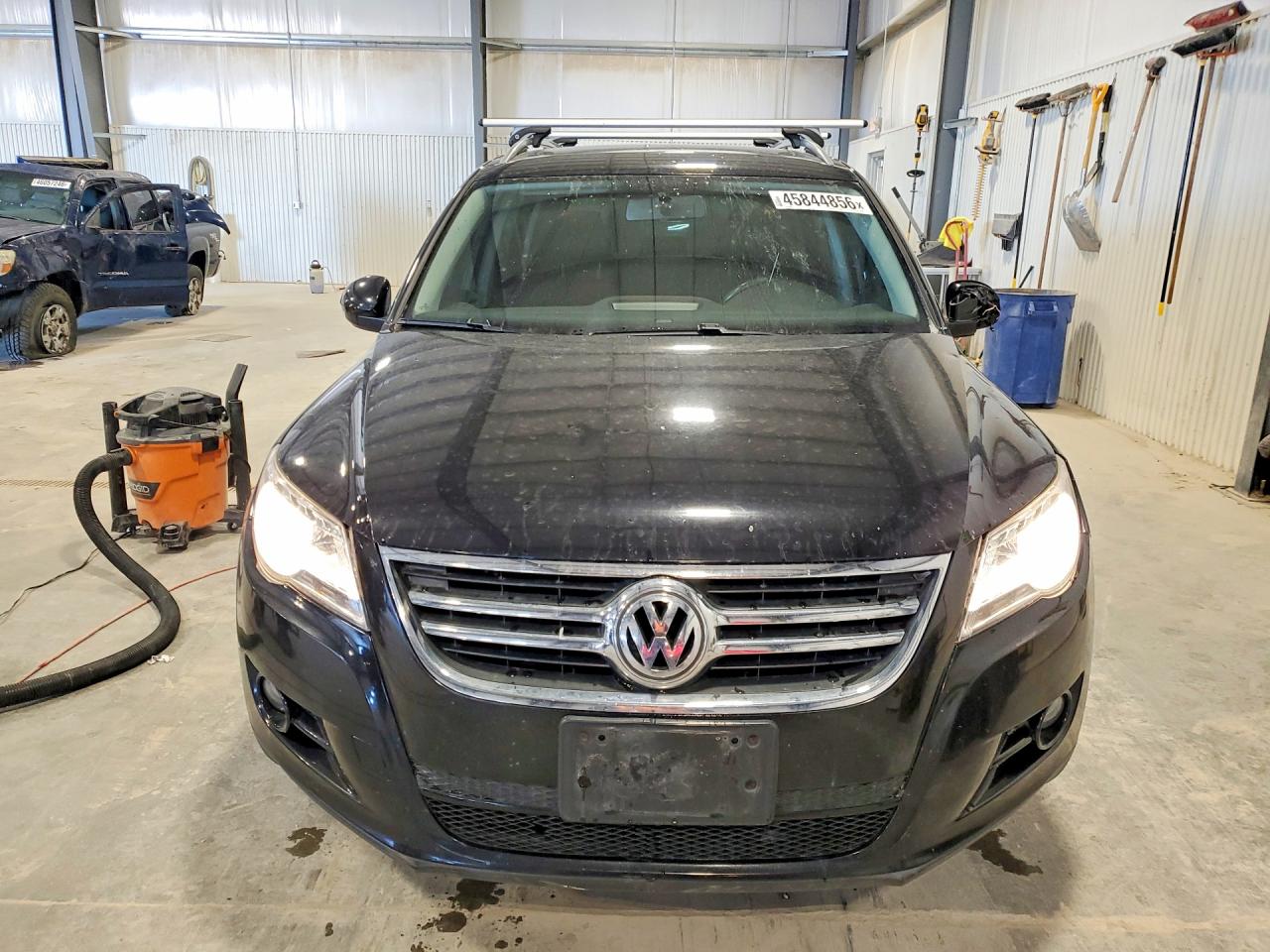 2011 VOLKSWAGEN TIGUAN S photo 5