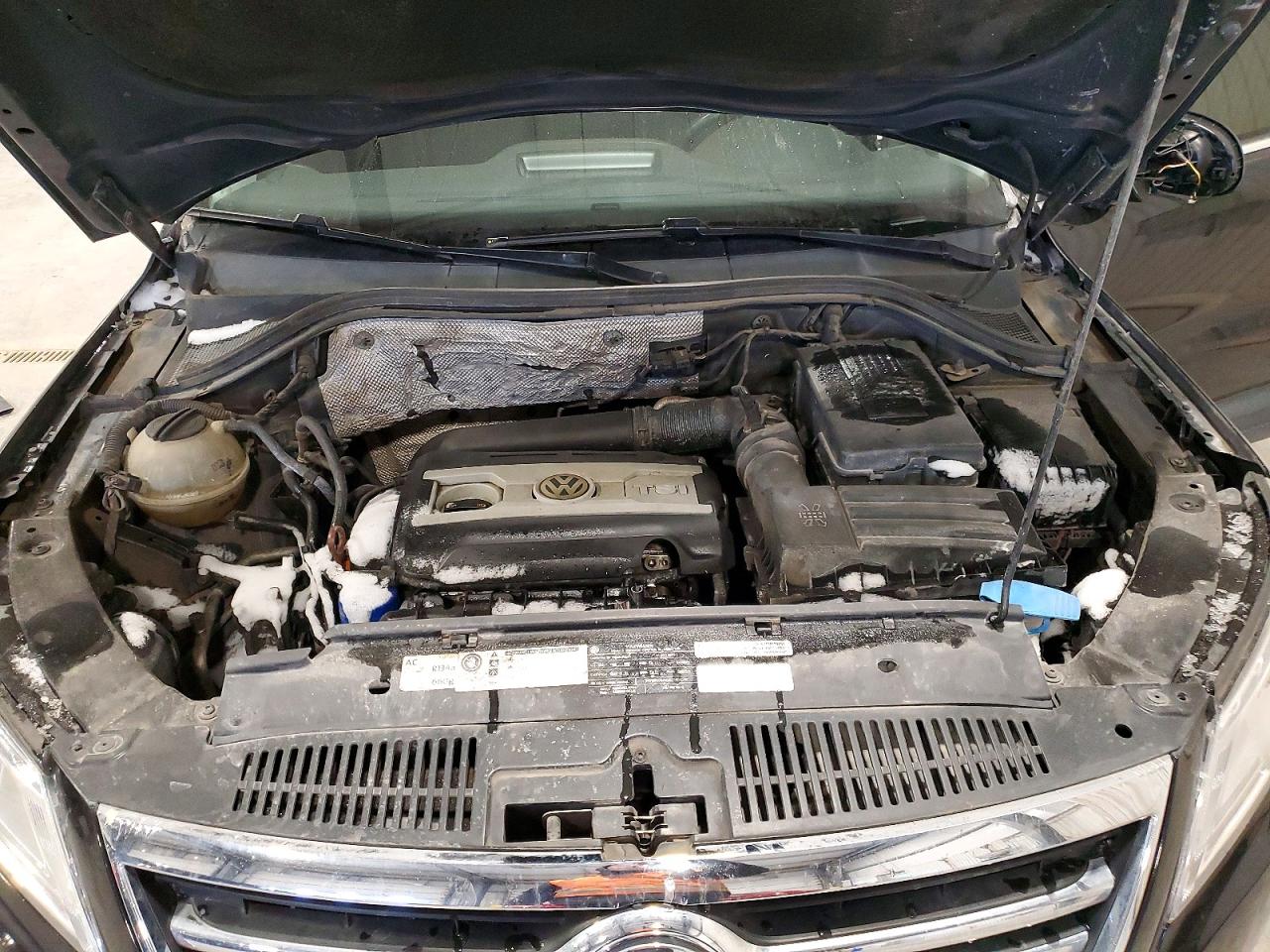 2011 VOLKSWAGEN TIGUAN S photo 12