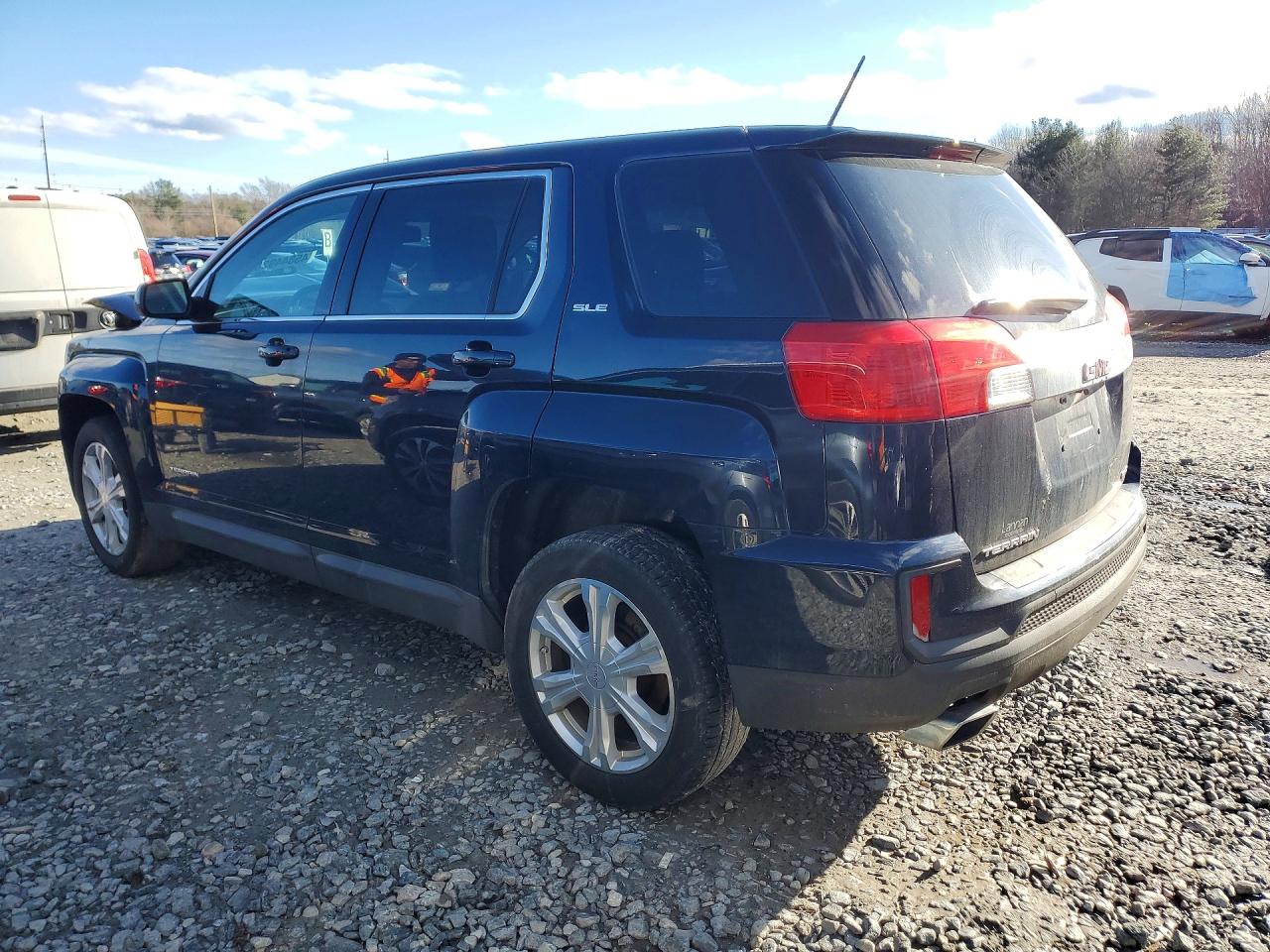 2017 GMC TERRAIN SLE photo 2