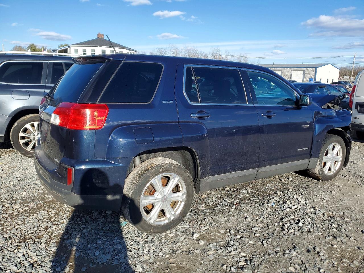 2017 GMC TERRAIN SLE photo 3