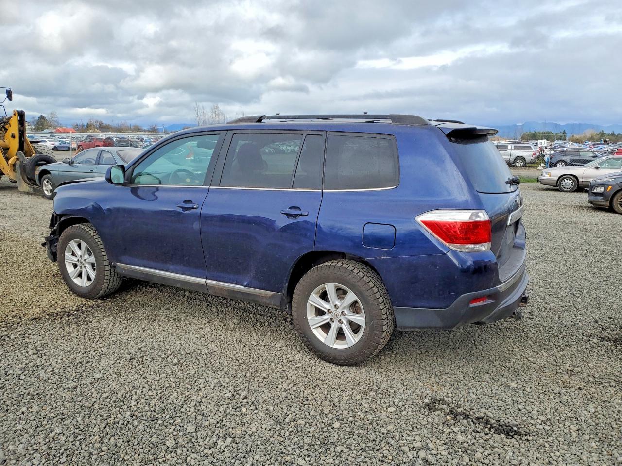 2013 TOYOTA HIGHLANDER SE photo 3
