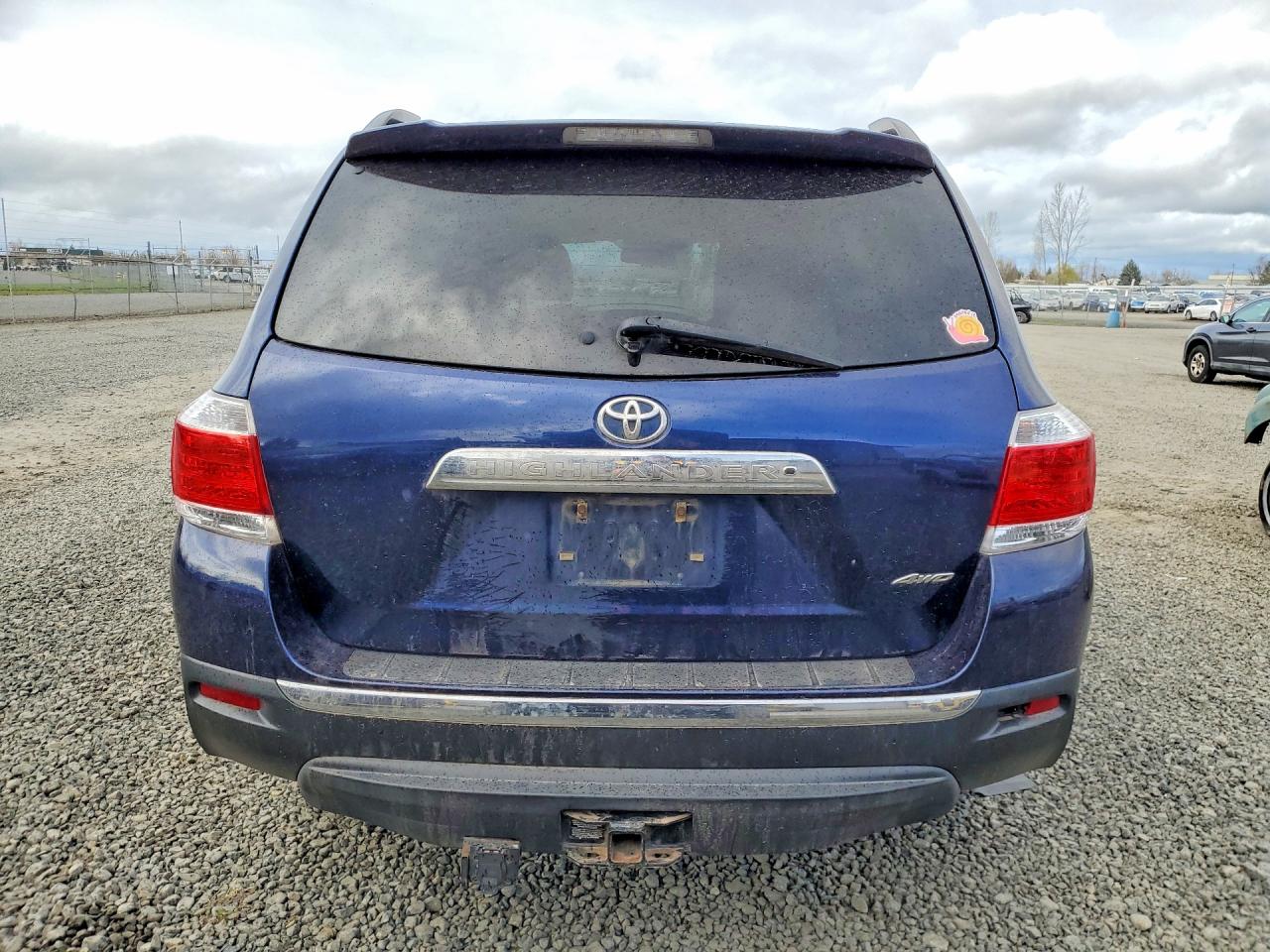 2013 TOYOTA HIGHLANDER SE photo 11