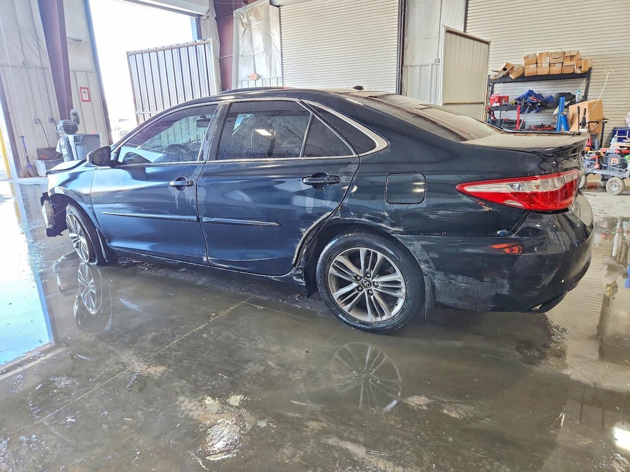 2017 TOYOTA CAMRY photo 3