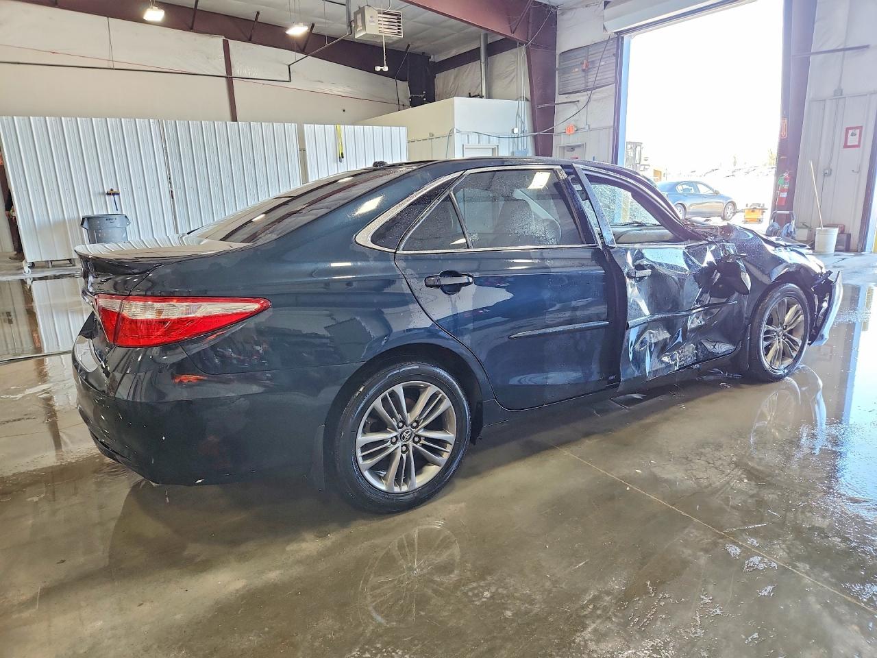 2017 TOYOTA CAMRY photo 5