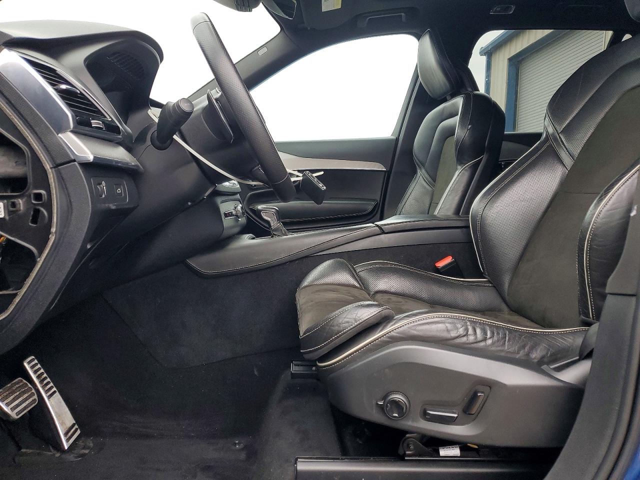 2016 VOLVO XC90 T6 photo 13