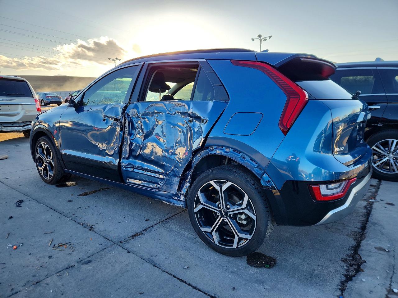 2023 KIA NIRO SX TOURING photo 3