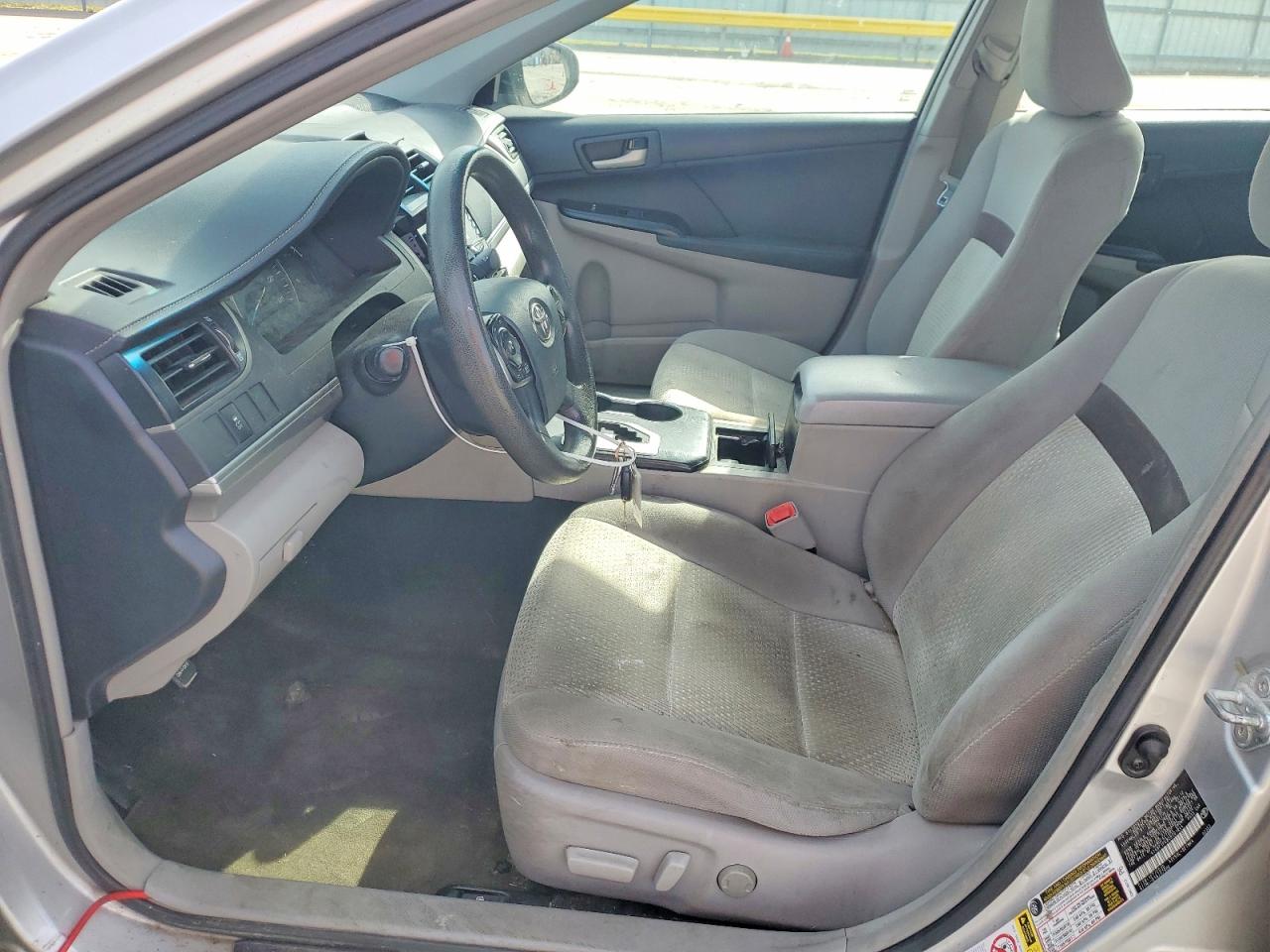 2012 TOYOTA CAMRY LE photo 13