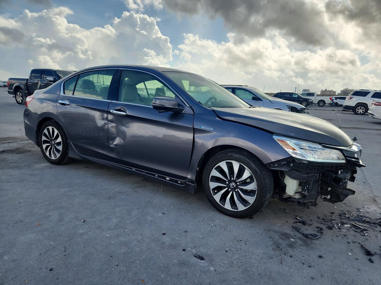 2017 HONDA ACCORD TOURING HYBRID photo 4