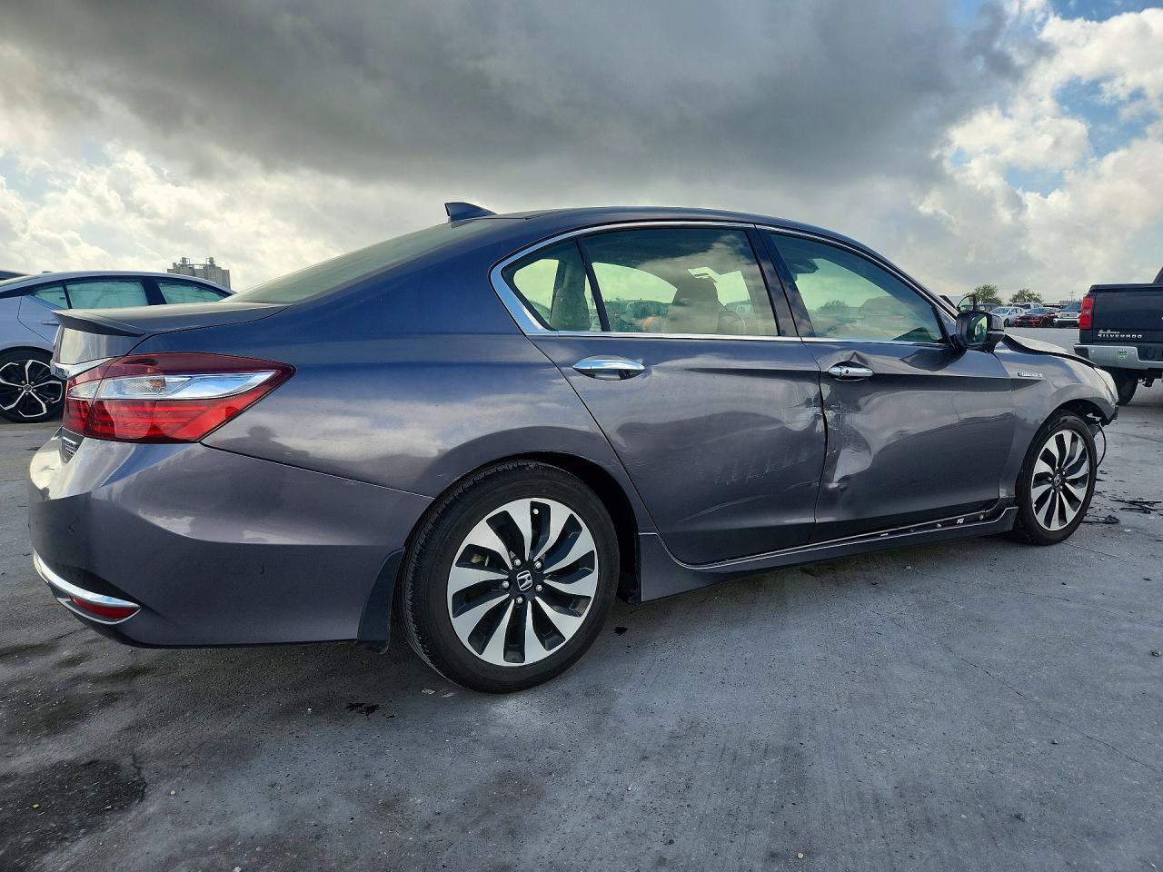 2017 HONDA ACCORD TOURING HYBRID photo 3