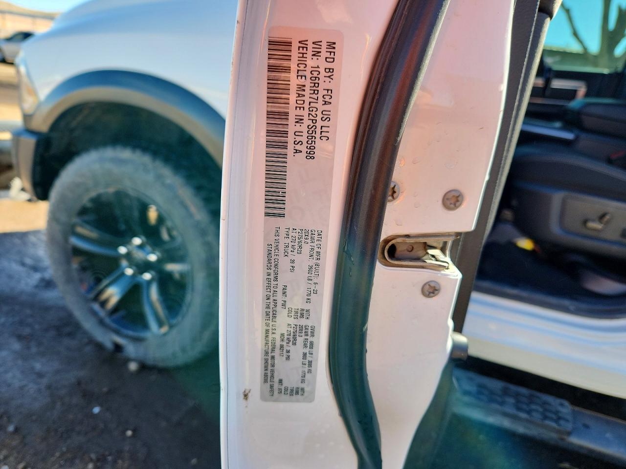 2023 RAM 1500 CLASSIC SLT photo 23