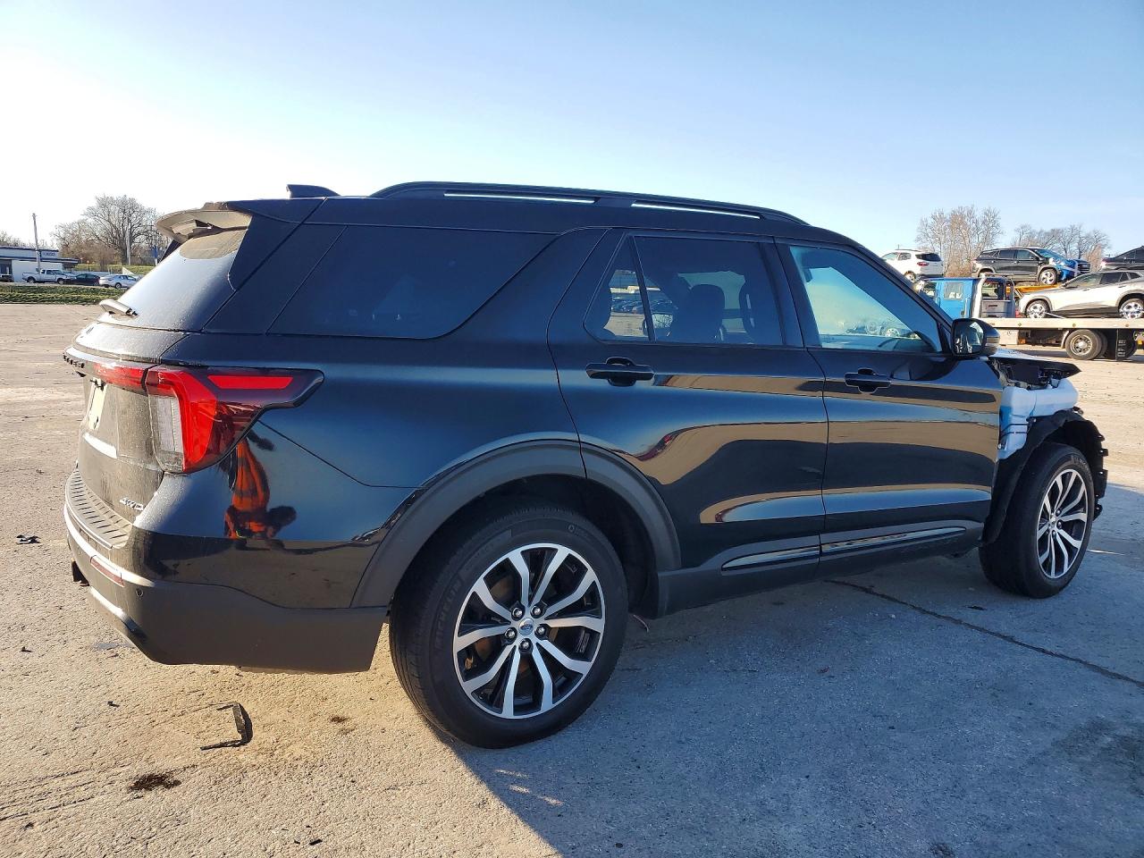 2025 FORD EXPLORER ST-LINE photo 3