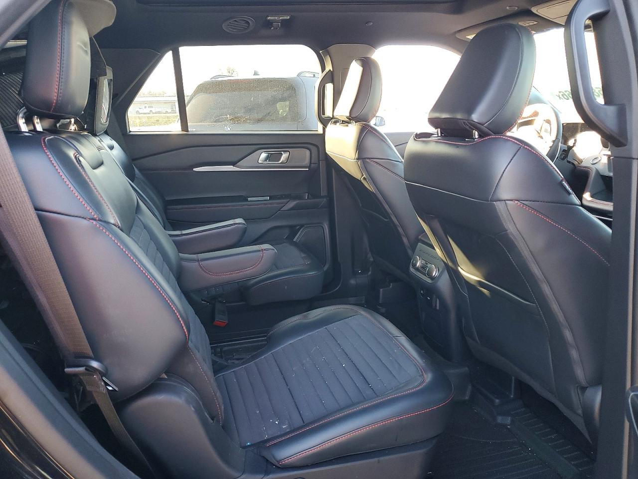 2025 FORD EXPLORER ST-LINE photo 10